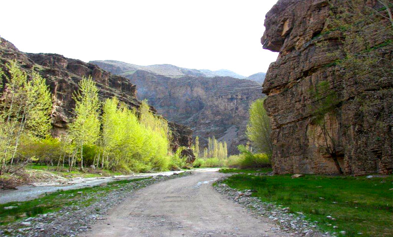 دره آل، دره ای با جریان دائمی آب